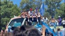Marea humana recibe a Messi y los campeones del mundo en Argentina