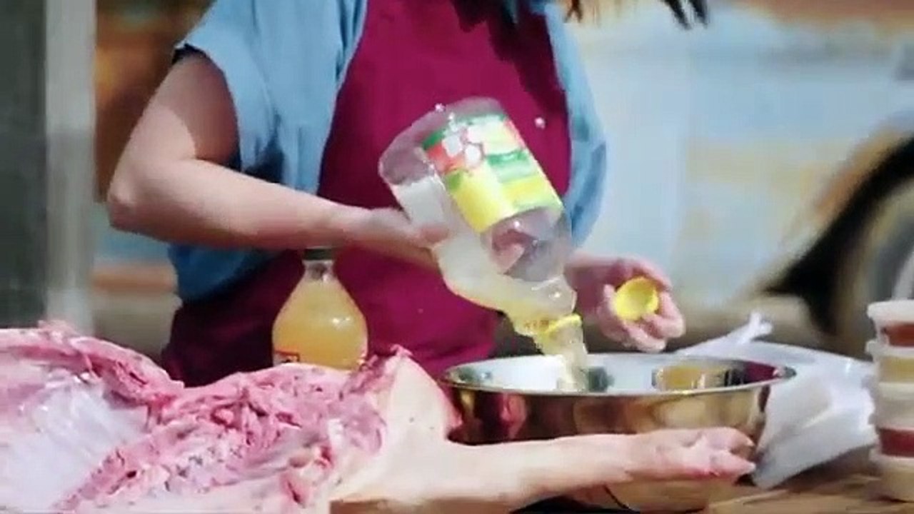 BBQ Brawl - Flay vs Symon - Se1 - Ep04 - Going Whole Hog HD Watch HD Deutsch