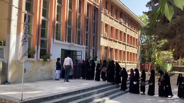 Talibã proíbe mulheres de frequentar a universidade no Afeganistão