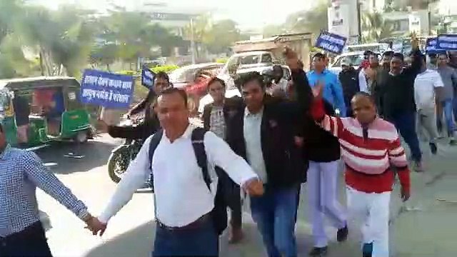 आयुष नर्सेज की सीएमओ में हुई वार्ता, आश्वासन के बाद खत्म किया धरना