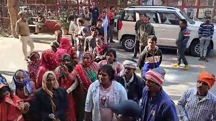 जयपुर में पार्षद पर हफ्ता वसूली का आरोप, परेशान ठेले वालों ने किया प्रदर्शन