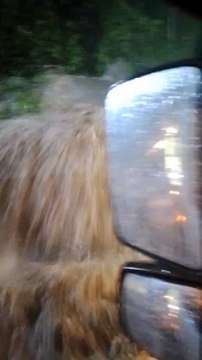 Chuva alaga e bloqueia túnel do Morro do Boi, em Balneário Camboriú