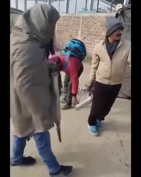 ਜ਼ੀਰਾ ਸ਼ਰਾਬ ਫੈਕਟਰੀ ਚੋਂ ਇਹ ਬੰਦੇ ਕੱਢ ਰਹਿ ਨੇ ਮੋਟਰਾਂ ਬਾਹਰ