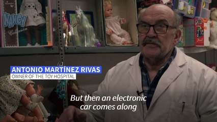 Madrid's remaining 'toy hospital' marks its last Christmas