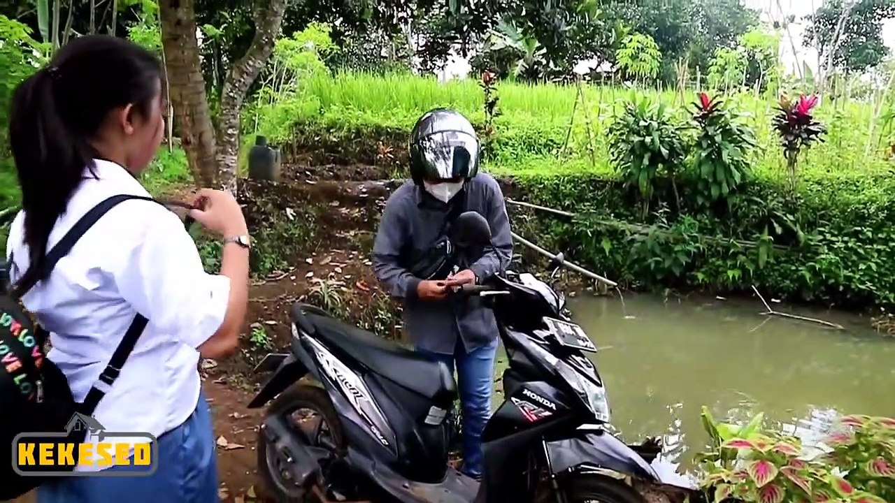 bayar ojek bulanan pakai nganu~film pendek