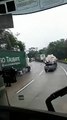 VÍDEO: Acidente envolve carros, caminhão e carreta com tanque inflamável