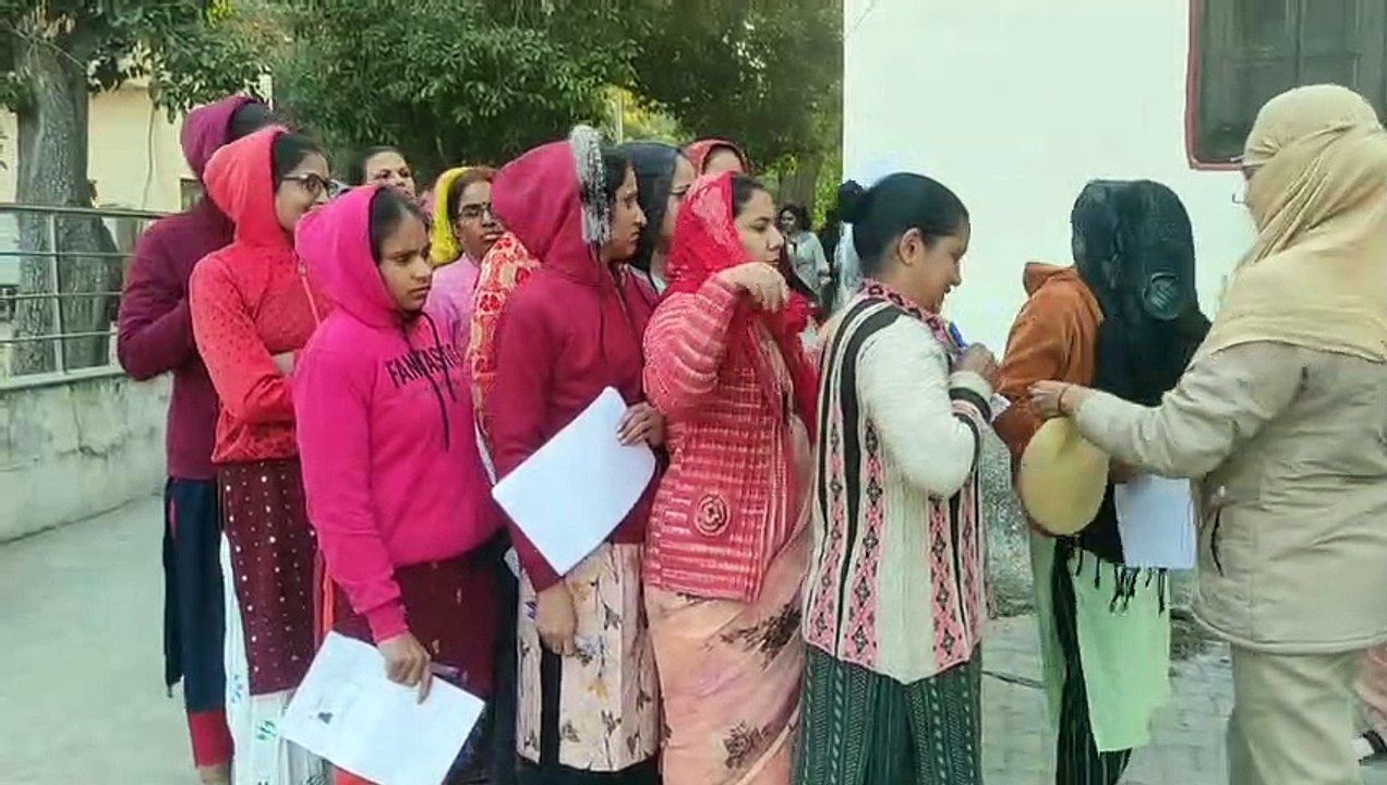 RPSC EXAM: अभ्यर्थियों की मेटल डिटेक्टर से जांच...