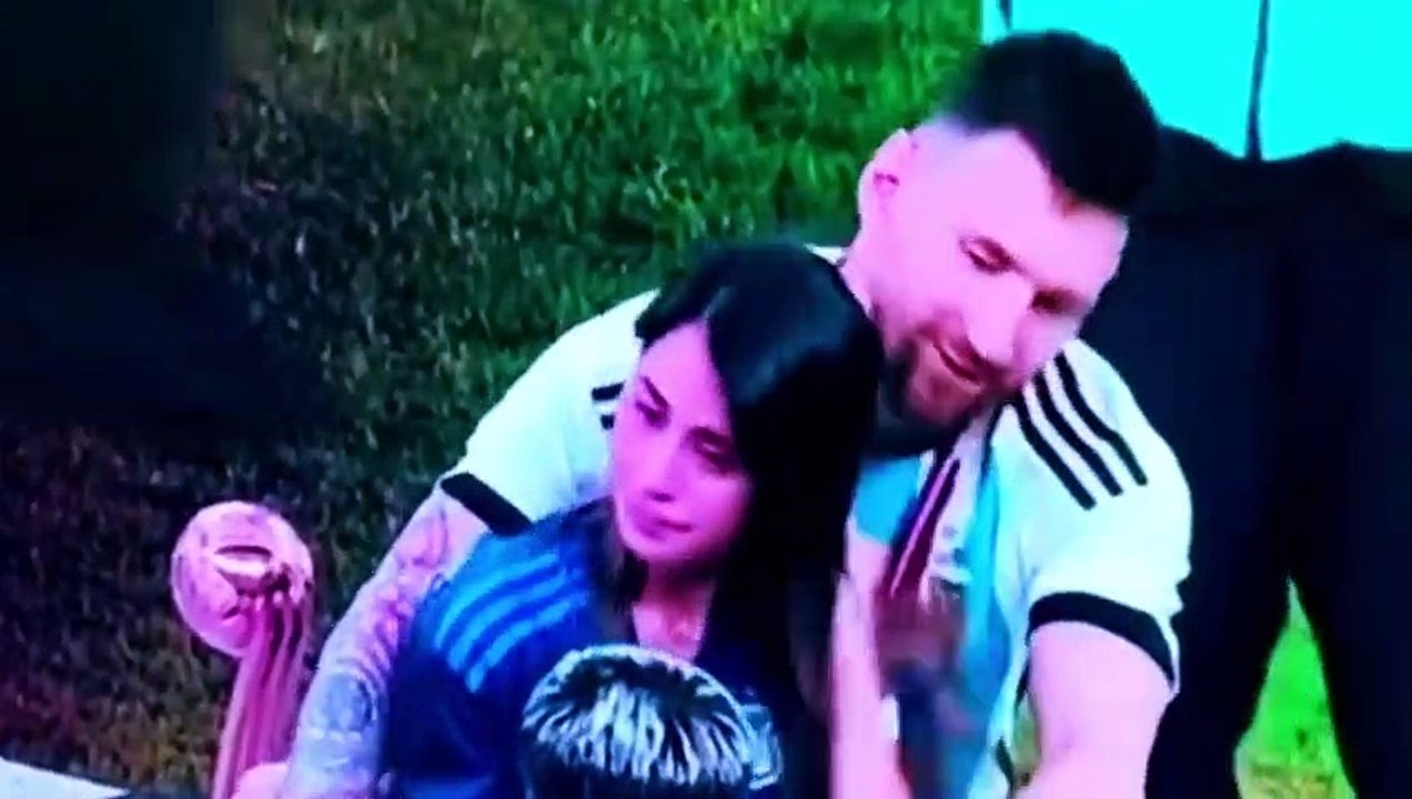 Lionel Messi’s Wife Antonella Roccuzzo Pens A Heartfelt Note On Instagram: 'You're World Champion'    A esposa de Lionel Messi, Antonella Roccuzzo, escreve uma nota sincera no Instagram: 'Você é campeão mundial'