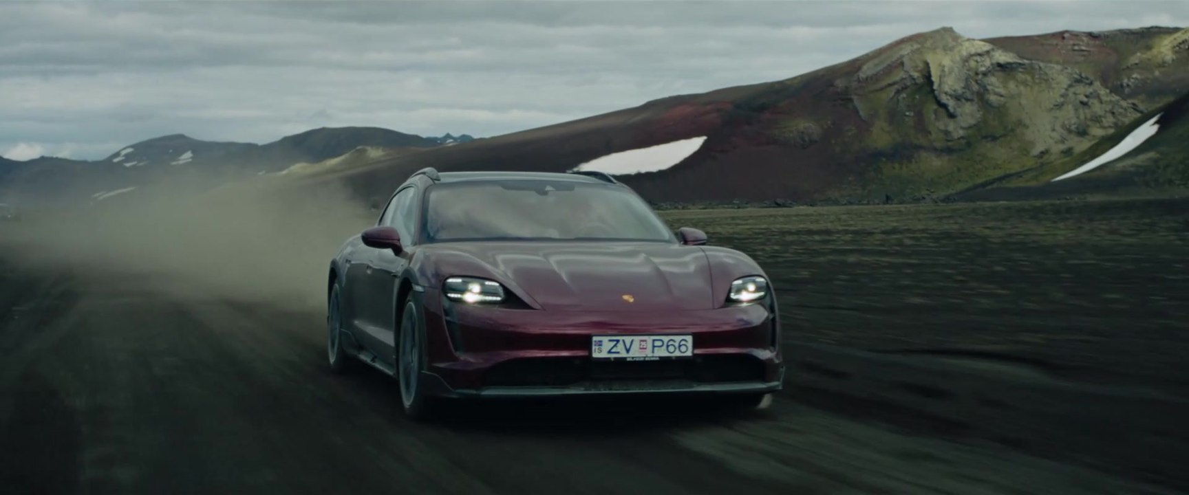Limitless - Dominik Gührs takes the Taycan to Iceland