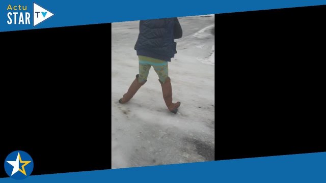 Elle tente de ne pas glisser sur le verglas et aggrave son cas