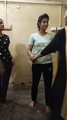 भोजपुरी गाने पर डांस करते वीडियो वॉयरल हो रहा है।