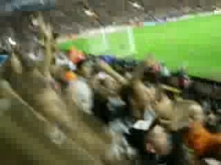 Folie apres le but de Valbuena