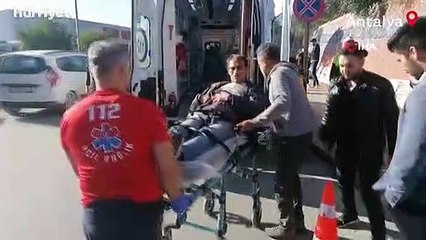 Bıçaklanan adamı gören uzaklaştı, sadece genç kadın yardımına koştu