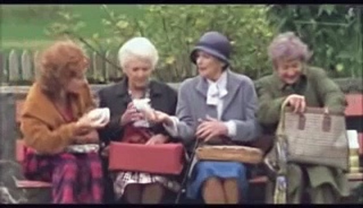 Les mamies ne font pas dans la dentelle Bande-annonce (DE)