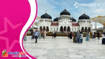 Masjid Raya Baiturrahman di Aceh Ramai Wisatawan Jelang Libur Nataru