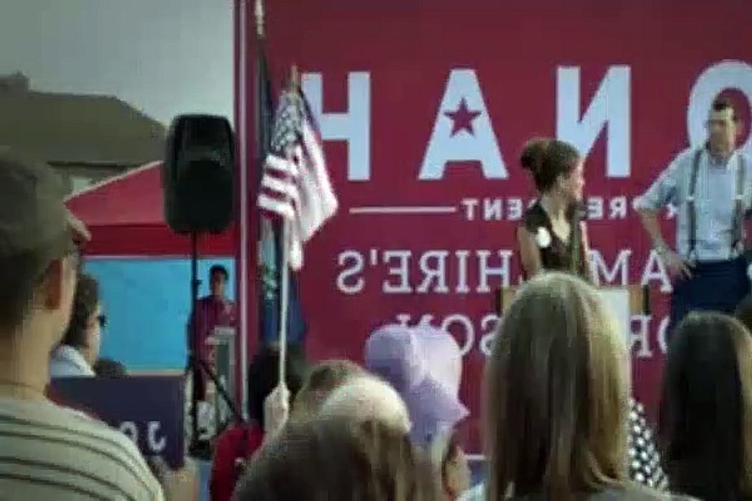 Veep S07E01 Iowa