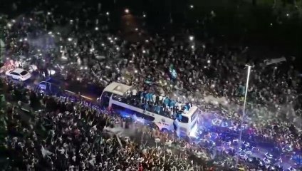 YA LLEGARON Y LA TRAJERON la caravana de la Selección Argentina en Ezeiza. Plena madrugada. ⭐⭐⭐