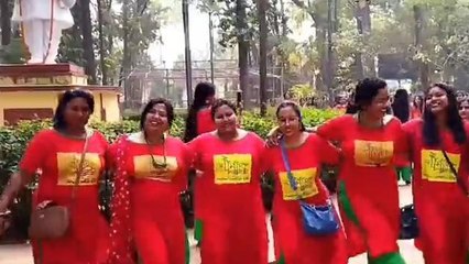 ঝাড়গ্রাম:জঙ্গল মহলের লাল মাটির হাটের প্রচারে বর্ণাঢ্য শোভাযাত্রা !