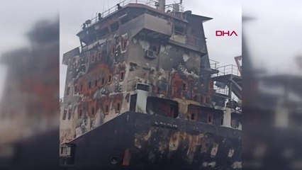 SİNOP'TA GEMİ YANGINININ BOYUTU GÜNDÜZ ORTAYA ÇIKTI; KAYIP KAPTAN ARANIYOR