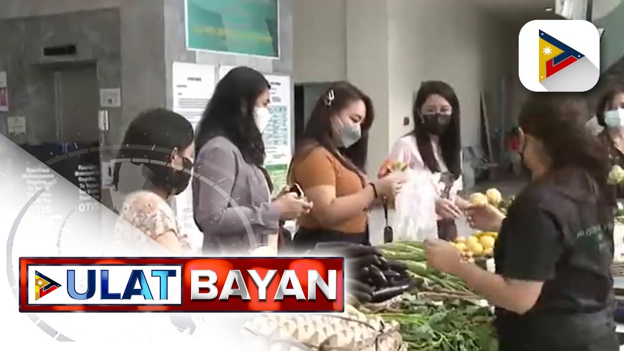 Kadiwa ng Pasko sa DOST-PAGASA sa QC, dinagsa ng mga mamimili para sa murang pang-Noche Buena