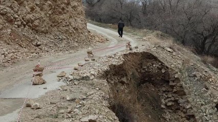 Malatya Darende'de Mahaleye Giden Tek Yol Çöktü, Vatandaşlar Tedirgin