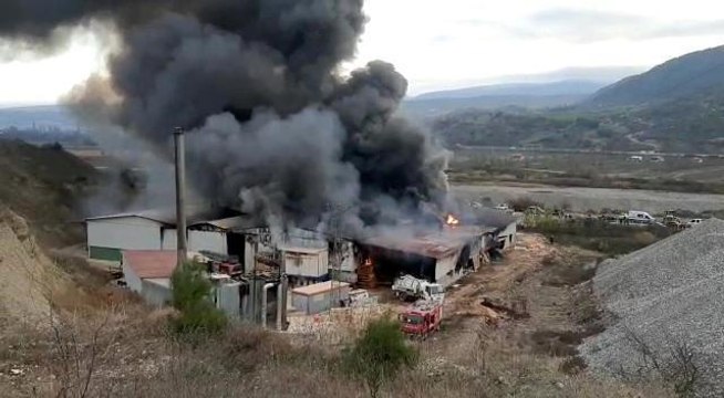 Taşova Belediye Başkanı Öztürk: Fabrika yangını kontrol altına alındı