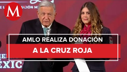 AMLO dona para la colecta nacional 2022 de la Cruz Roja; exhorta a participar