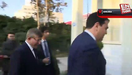 Ahmet Davutoğlu, Gültekin Uysal'a ziyaret etti