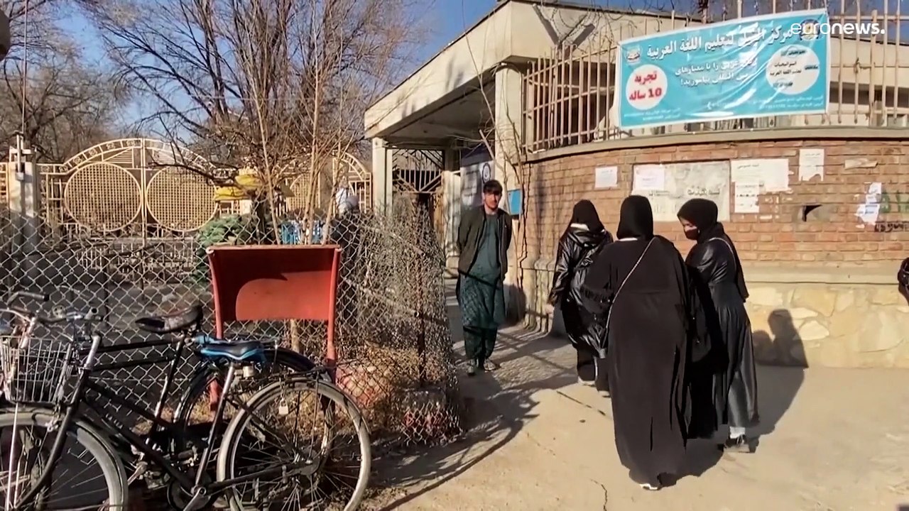 #LetHerLearn: Studentinnen in Kabul bringen Wut über Univerbot zum Ausdruck