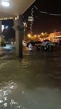 Cheias obrigam a evacuações na Malásia. Dezenas de milhares afetados