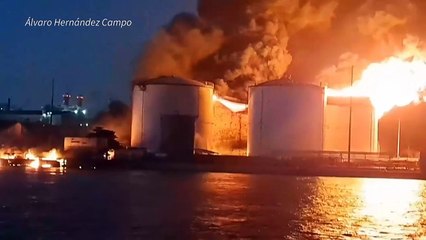 Un bombero muerto por incendio en un depósito de combustible en Colombia