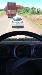 Aéreo do Samu atende vítima de acidente que começou com tentativa de ultrapassagem na PR-082