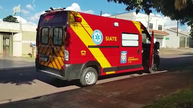 Idoso sofre suspeita de fratura ao cair de escada