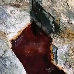 Misteriosa aparición de agua roja en Arabia Saudita