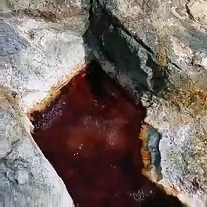 Misteriosa aparición de agua roja en Arabia Saudita
