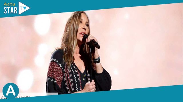 Zazie et ses cheveux blancs : son coup de gueule contre “les haineux qui se déchaînent sur les résea