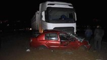Hatay'da feci kaza: Kamyonun ezdiği otomobilde bulunan 2 kişi yaşamını kaybetti