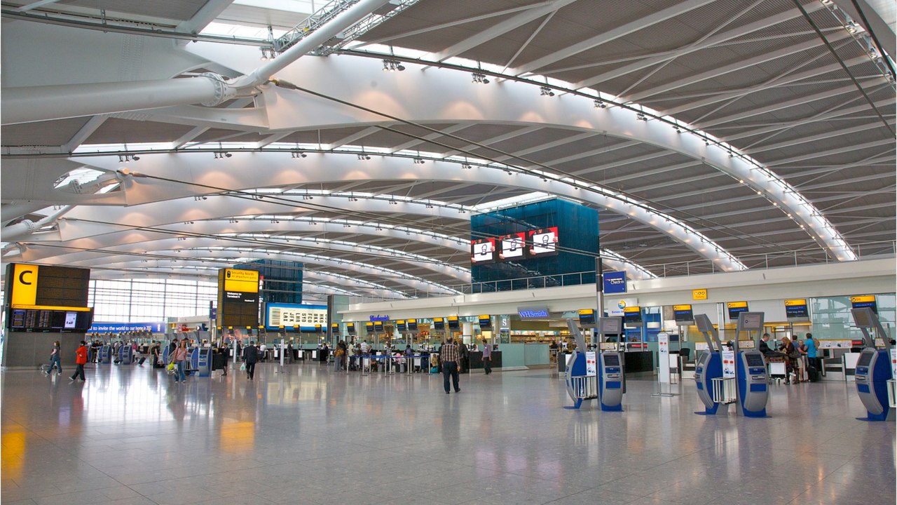 Sans billets ni papiers, deux femmes montent à bord d’avions à Roissy-Charles-de-Gaulle