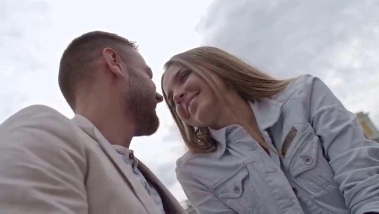 Ladki ko kaise manaye pyar k liye - Psychological Tricks to Attract Girls - How to impress a Girl