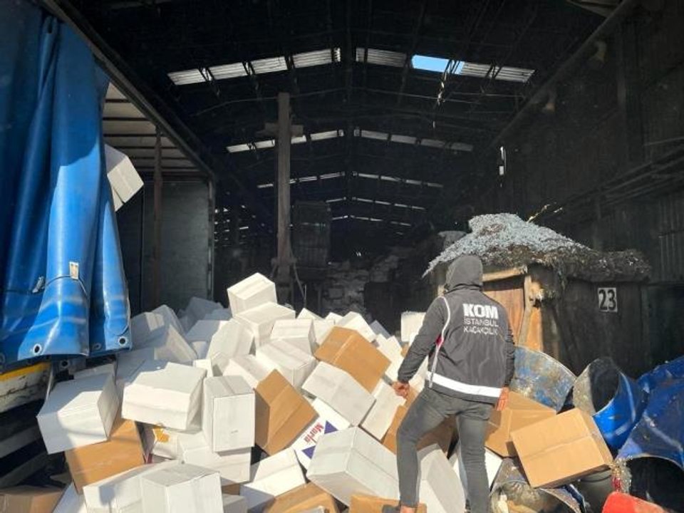 İstanbul'da ele geçirilen 123 ton kaçak tütün ve tütün mamülleri imha edildi