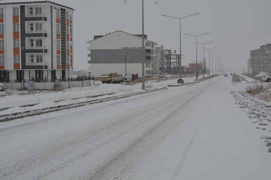 Doğu Anadolu'da soğuk hava ve kar etkili oluyor
