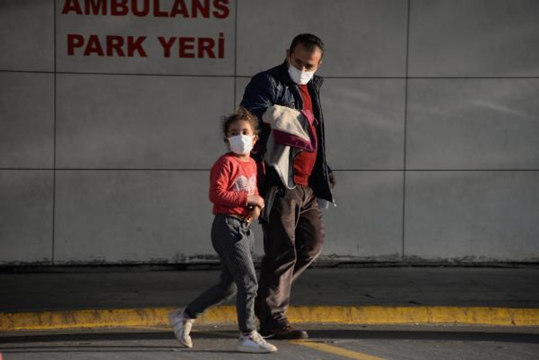 DİYARBAKIR'DA ÇOCUK HASTANESİ ACİLİNE GETİRİLEN ÇOCUK SAYISI GÜNLÜK 2 BİNE YAKLAŞTI