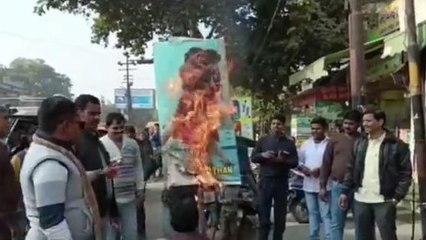 मथुरा: बॉलीवुड द्वारा हिंदुत्व को बदनाम करने साजिश, ऐसा क्यों बोले लोग