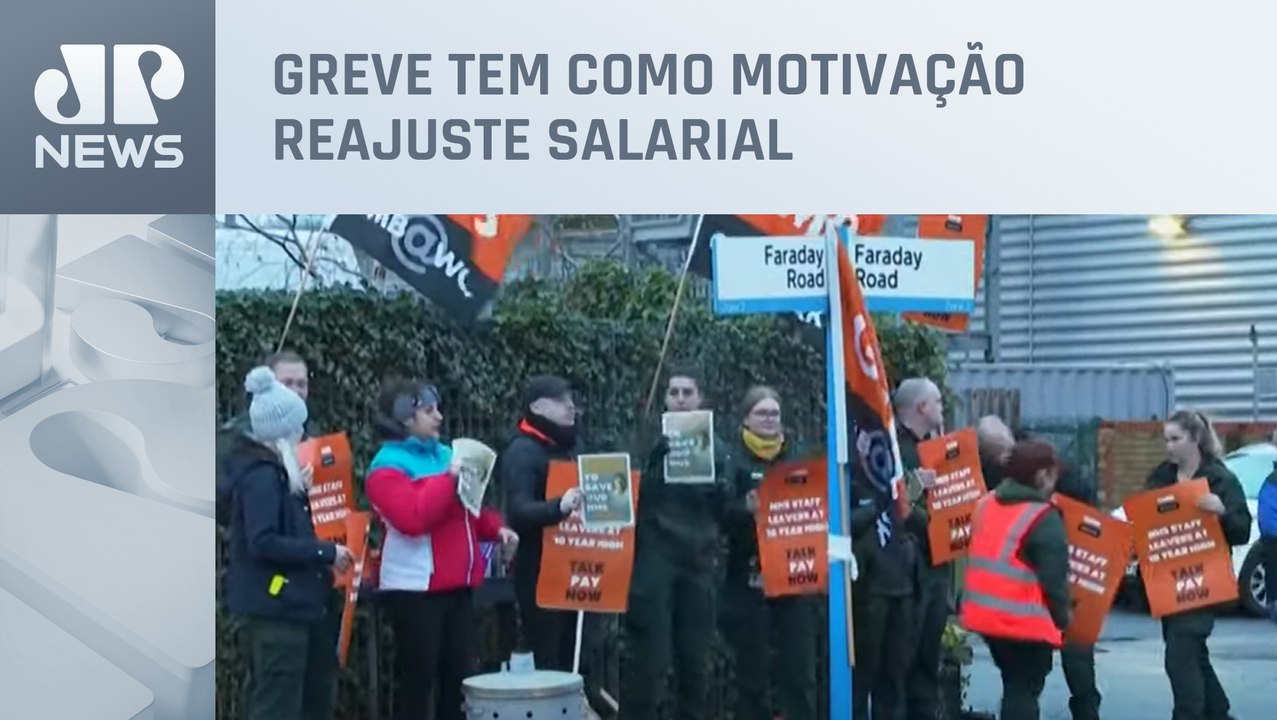 Profissionais da saúde paralisam atividades no Reino Unido pela primeira vez em 100 anos