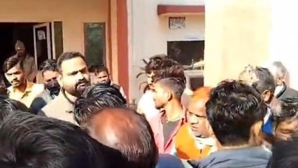 गुना : अस्पताल में मरीज की मौत, परिजनों ने जमकर किया हंगामा