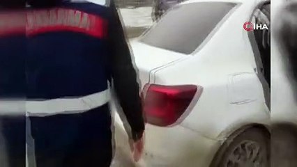 5 kişilik otomobilde 14 kaçak göçmen yakalandı