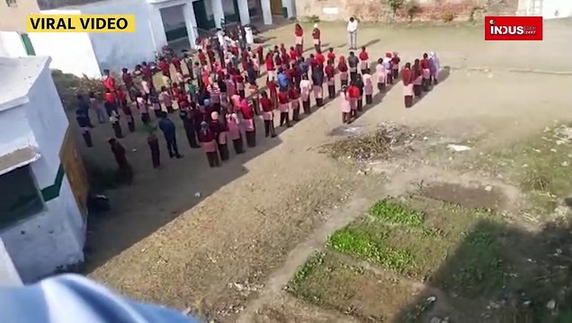 लब पे आती है दुआ बनके तमन्ना मेरी...यूपी के ज़िला बरेली के एक परिषदीय विद्यालय में ये दुआ यानी प्रार्थना कराने पर दो शिक्षकों के ख़िलाफ़ मुक़दमा दर्ज हो गया है. विश्व हिंदू परिषद ने सरकारी स्कूल में दुआ कराने का विरोध किया. और पुलिस में शिकायत की थी.