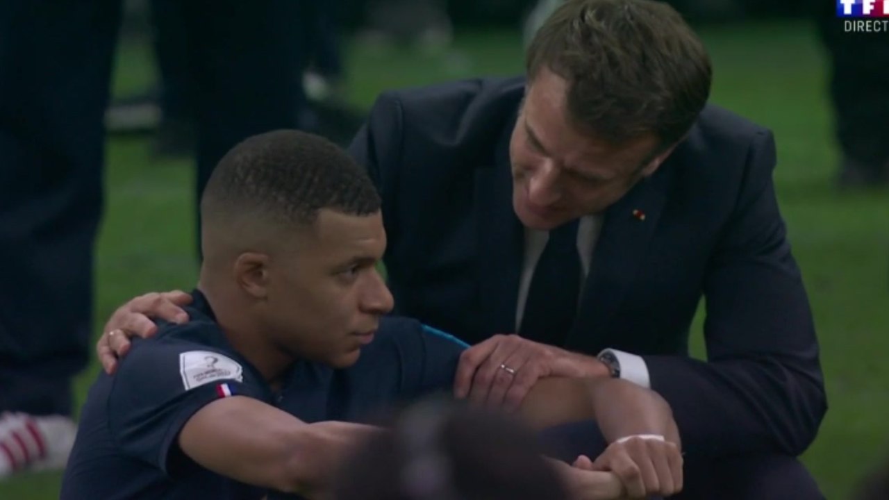 Voici - "Je m'en tamponne !" : Emmanuel Macron cash après son échange avec Kylian Mbappé après France Argentine