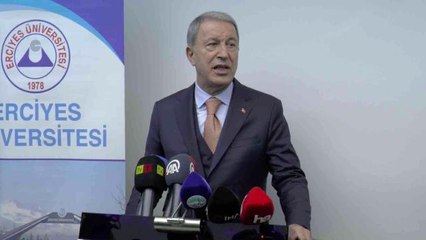 BAKAN AKAR'DAN HASTANE ZİYARETİ