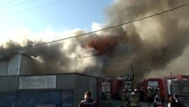 Eyüpsultan'da sanayi sitesinde büyük fabrika yangını